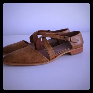 New low heel cross strap Mary Jane